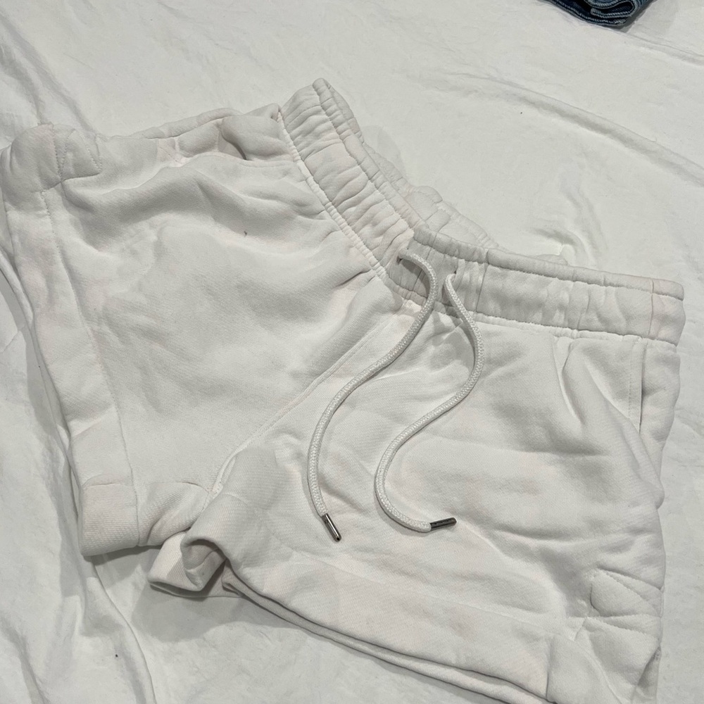Universal Thread Women's Cream Athletic Shorts